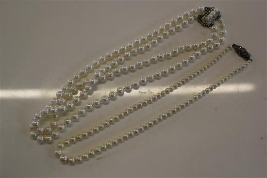 Double strand pearl necklace, single strand pearl necklace